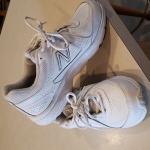 Womens size 9 new balance white leather walking shoes.